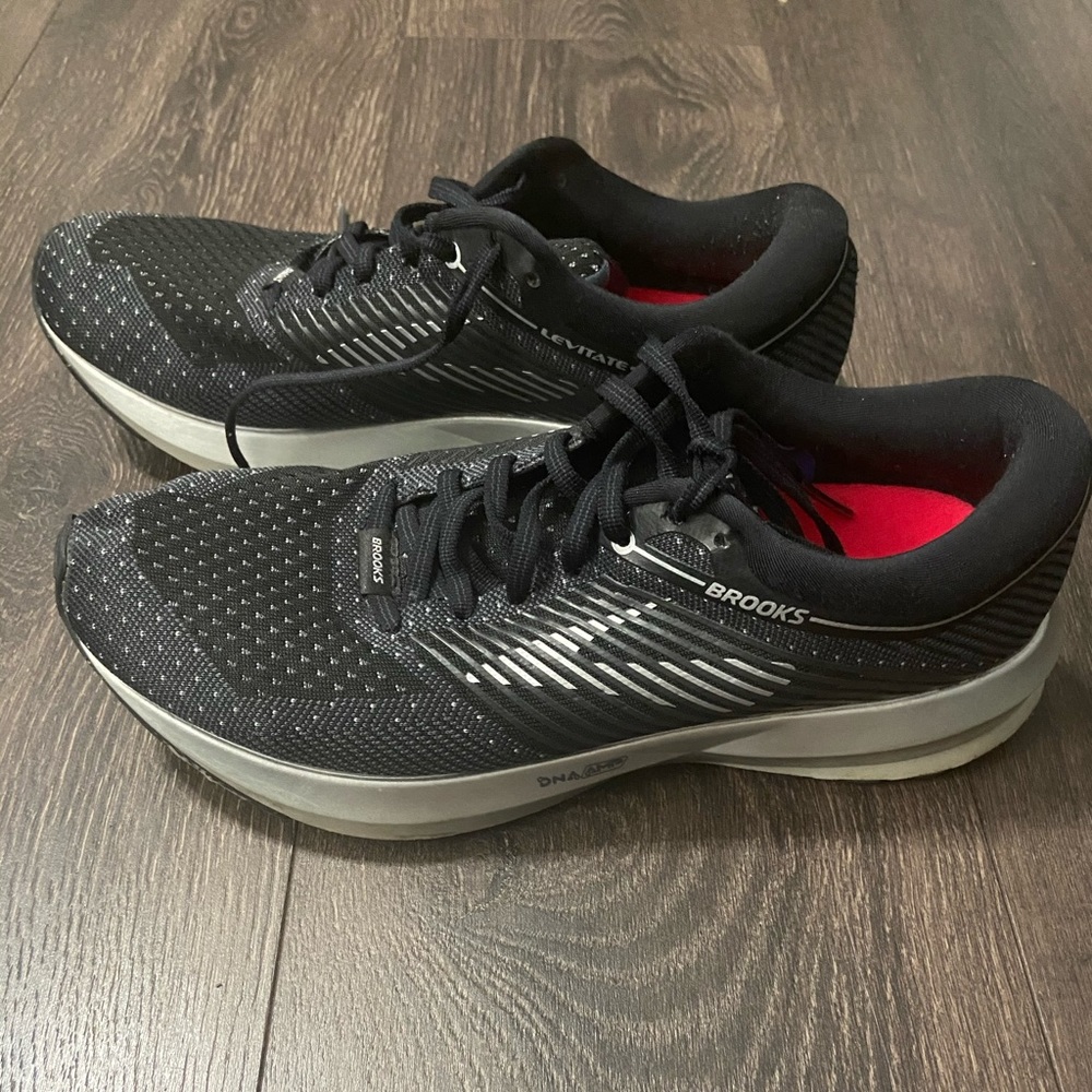 Brooks polka dot women’s size 9